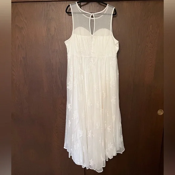 NWT Torrid Special Occasion Ivory Embroidered Hi-Lo
Dress Size 24 Wedding Bridal - Picture 10 of 16
